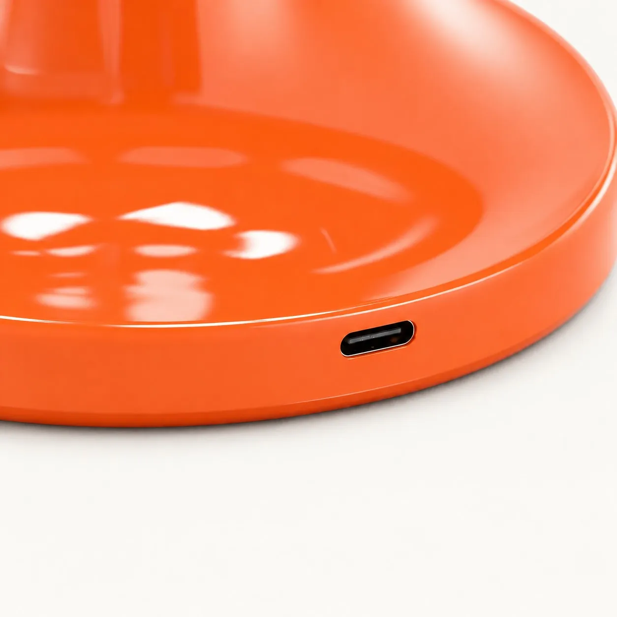 USB-C port on the foot of the lamp