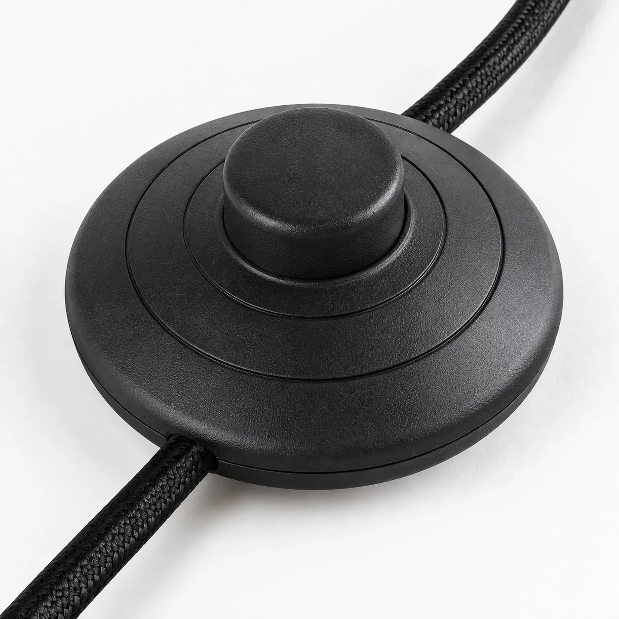 Black inline switch on the cord