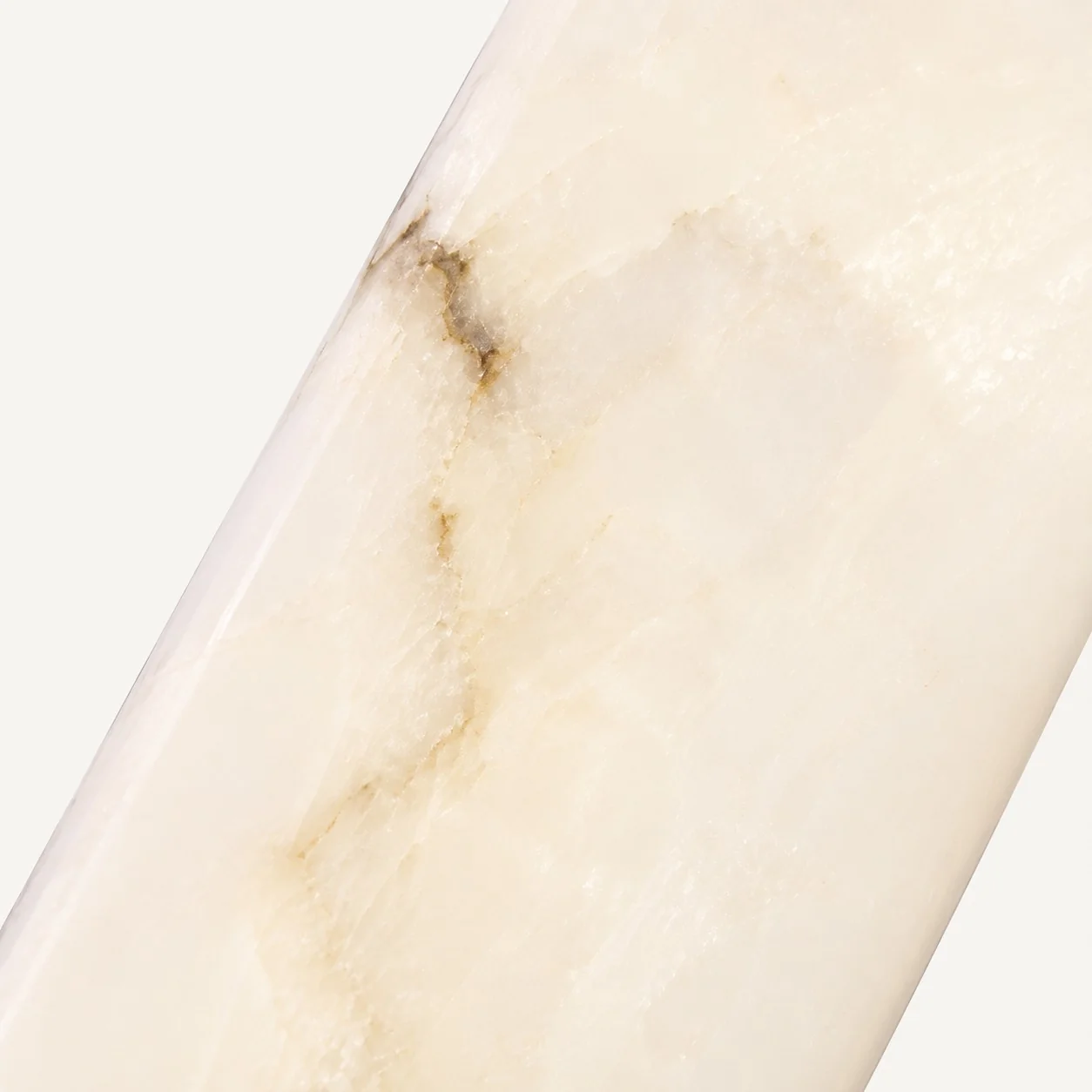 Natural alabaster veining on the Sela cylinder