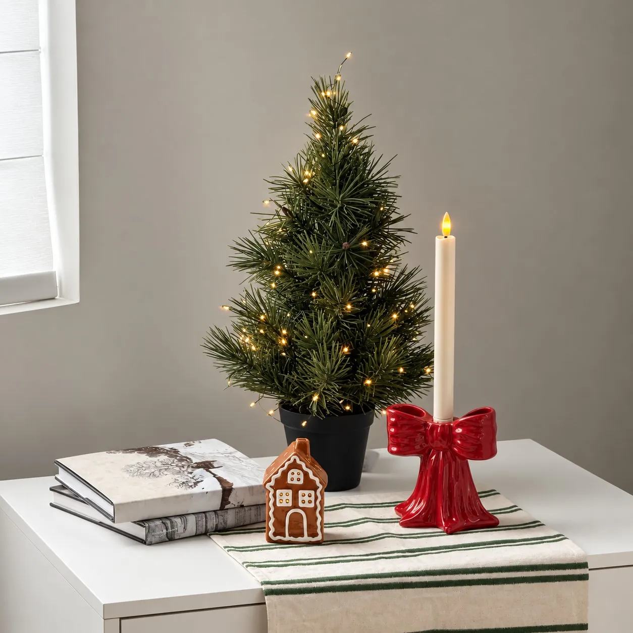 Three-point base of the red ribbon bow candle holder