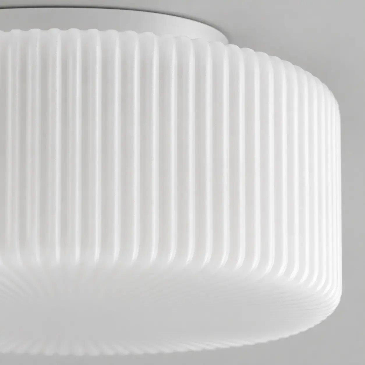 Close view of vertical ribs on the opaline glass drum